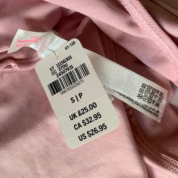 NWT PINK ULTIMATE Victoria's Secret Sports Bra in Baby Pink- Size S - Picture 7 of 11